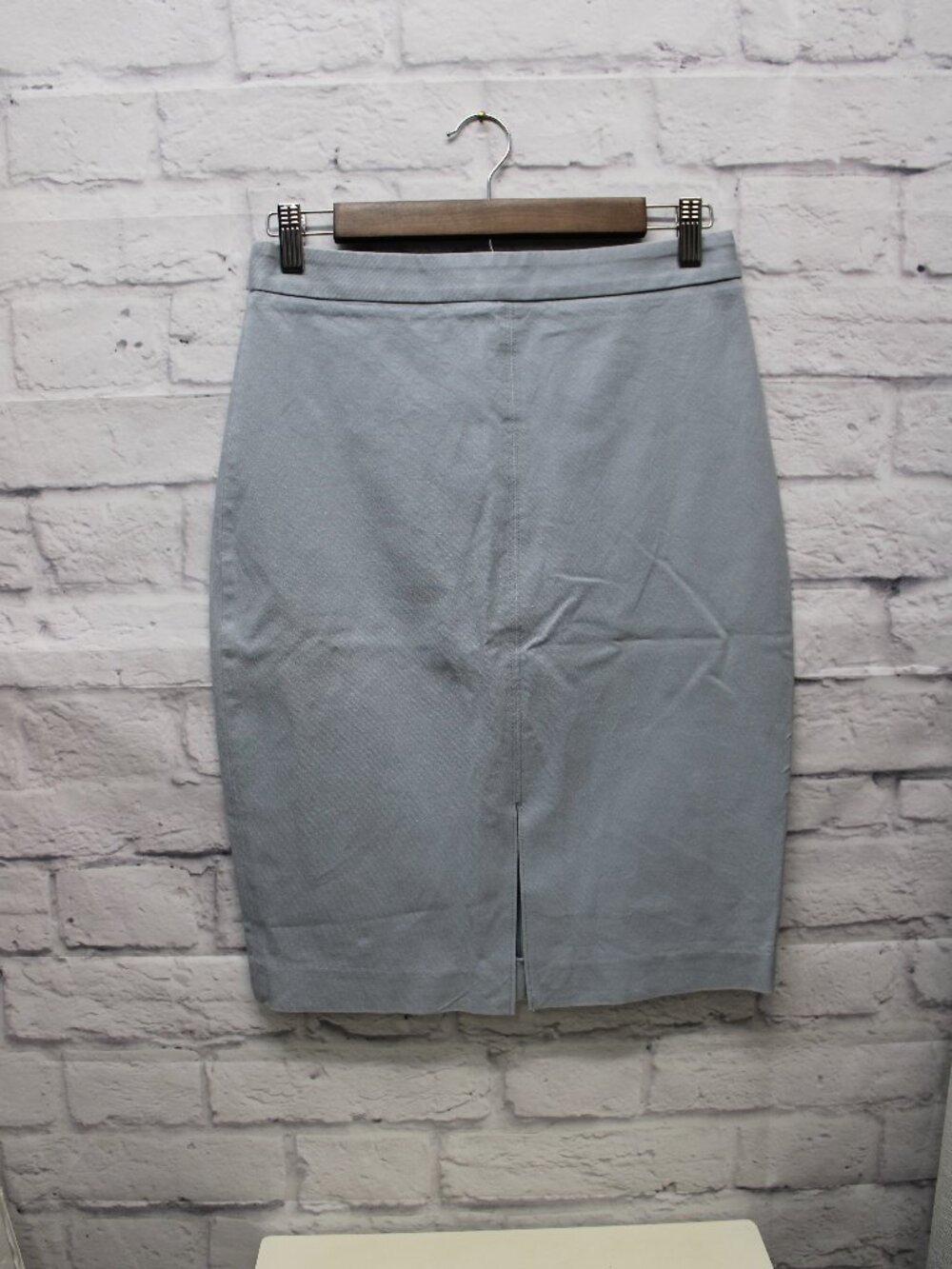 Banana Republic Size 4 Light Chambray Blue Pencil Skirt Office Modern Minimalist